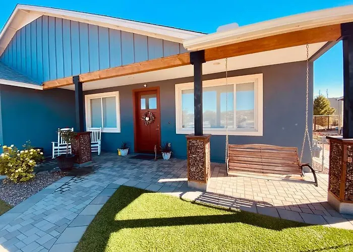 Modern 3 Bedroom * Cottonwood