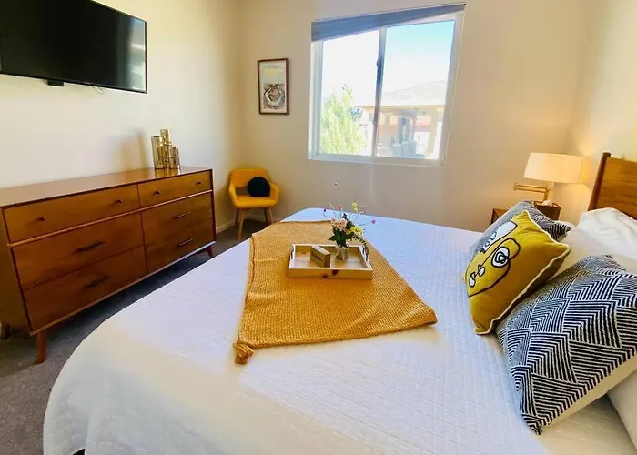 Modern 3 Bedroom *