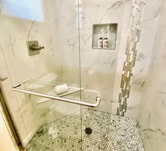 Modern 3 Bedroom * Cottonwood