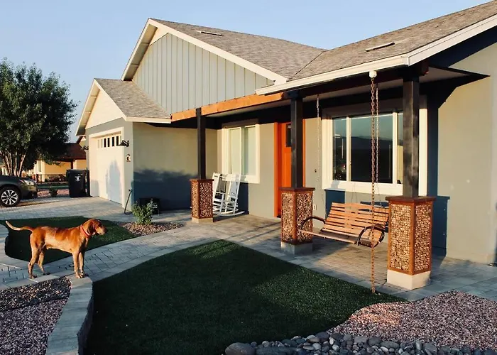 Modern 3 Bedroom Cottonwood